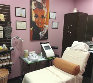 ElSi Skin Phototherapy in Las Vegas