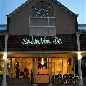 Salon Von De Beauty Bar in Commack