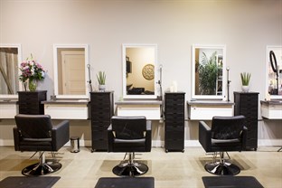 Vibrations Salon in Lacey