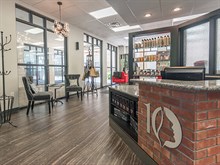 10 Salon & Spa in Bloomington