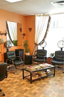 Ellie's House Of Hair in fort Pierce