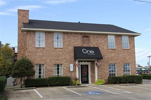 One Salon in Grapevine