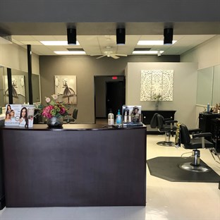 Dainty Hair Studio in League City